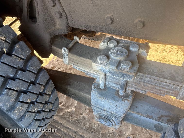 image for item EP2837 1998 International 4900 digger derrick truck