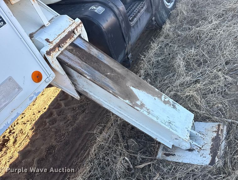 image for item EP2837 1998 International 4900 digger derrick truck