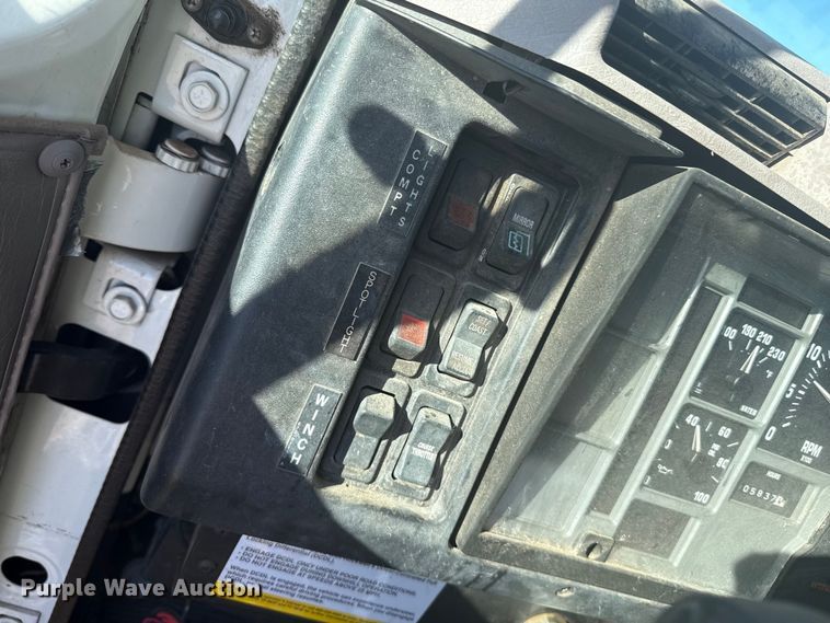 image for item EP2837 1998 International 4900 digger derrick truck