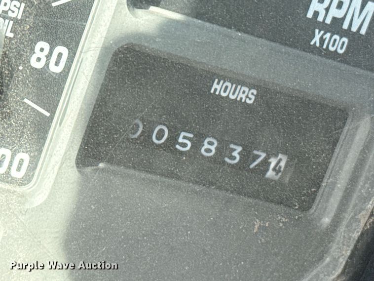 image for item EP2837 1998 International 4900 digger derrick truck