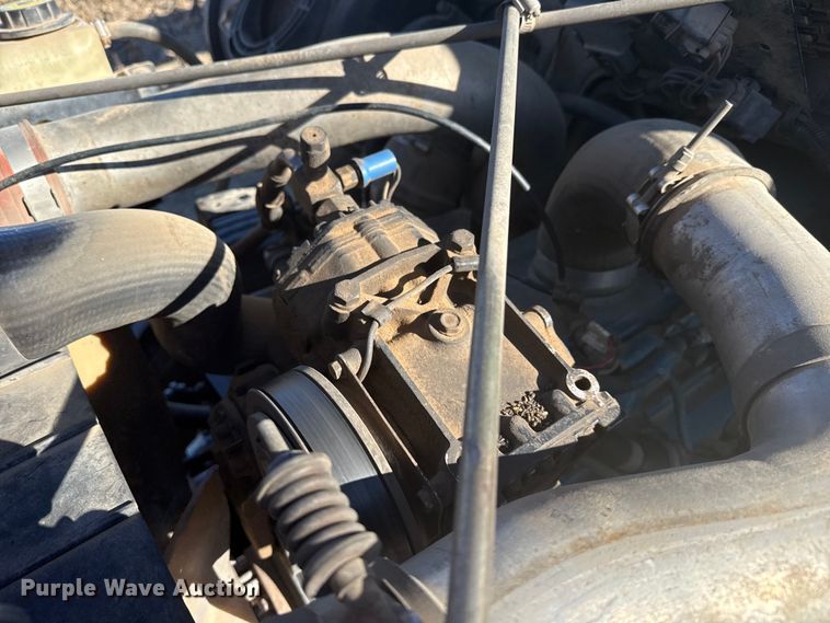 image for item EP2837 1998 International 4900 digger derrick truck