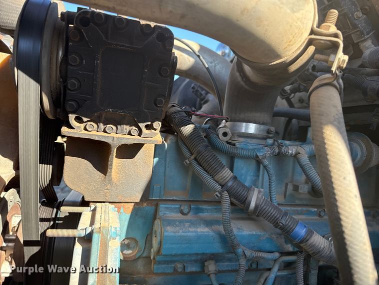 image for item EP2837 1998 International 4900 digger derrick truck