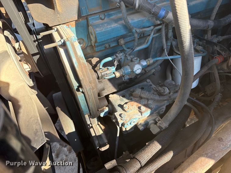 image for item EP2837 1998 International 4900 digger derrick truck