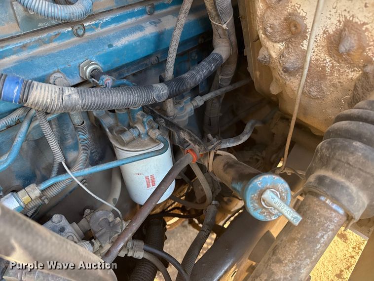 image for item EP2837 1998 International 4900 digger derrick truck