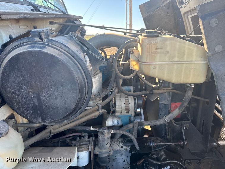 image for item EP2837 1998 International 4900 digger derrick truck