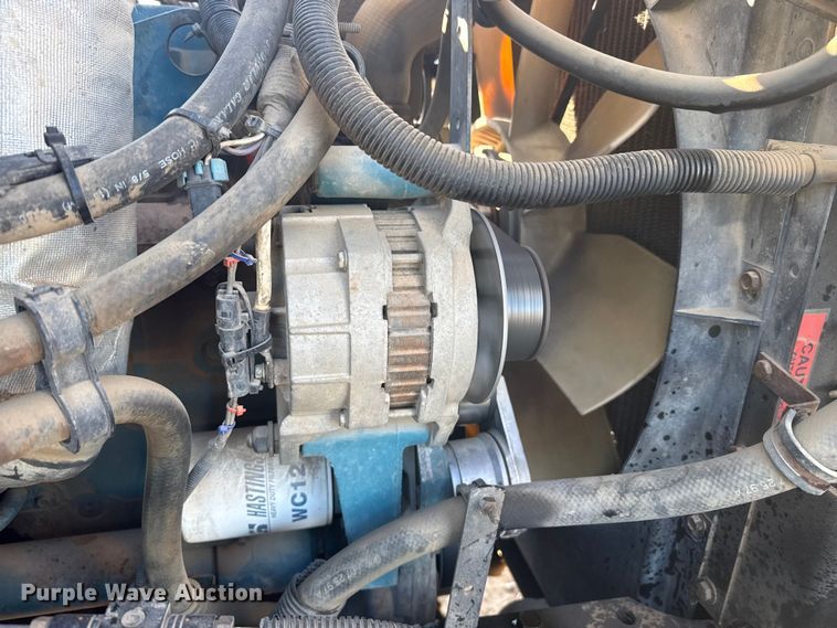 image for item EP2837 1998 International 4900 digger derrick truck