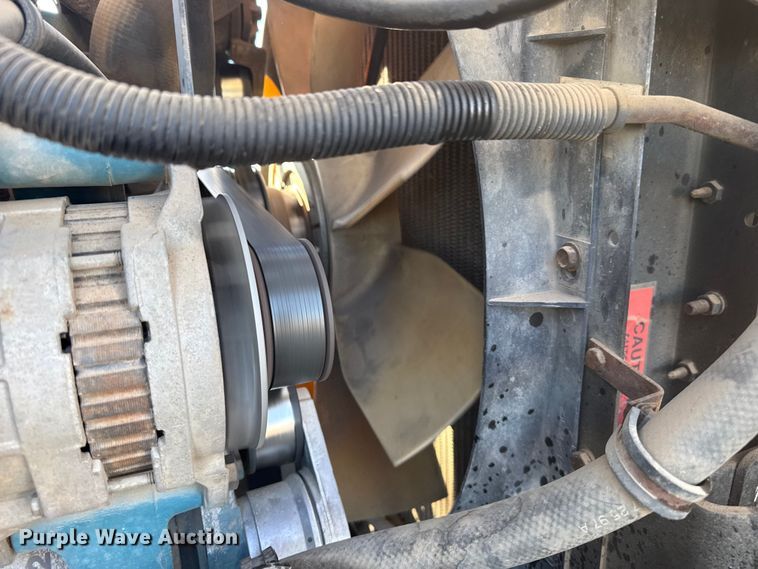 image for item EP2837 1998 International 4900 digger derrick truck