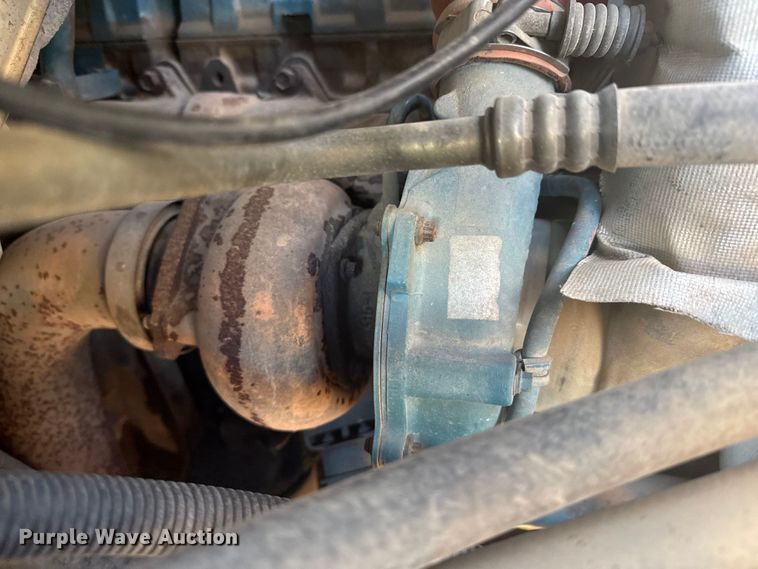 image for item EP2837 1998 International 4900 digger derrick truck