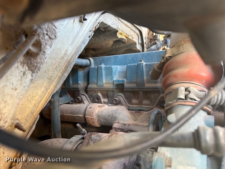 image for item EP2837 1998 International 4900 digger derrick truck