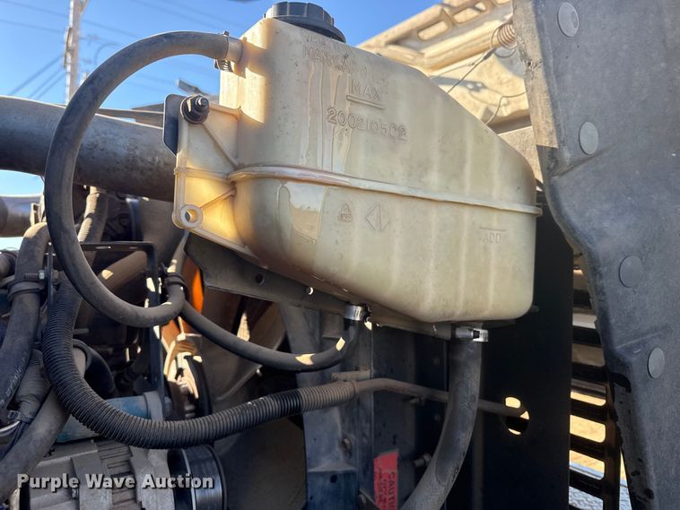 image for item EP2837 1998 International 4900 digger derrick truck