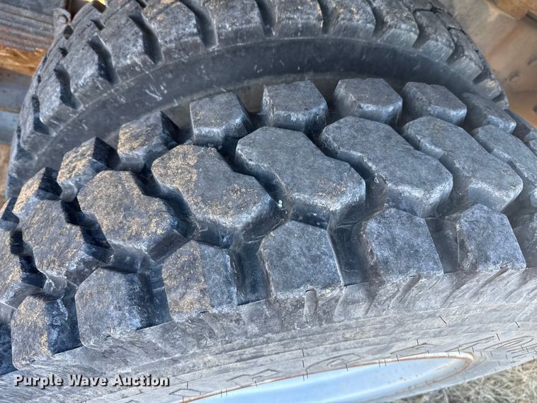 image for item EP2837 1998 International 4900 digger derrick truck