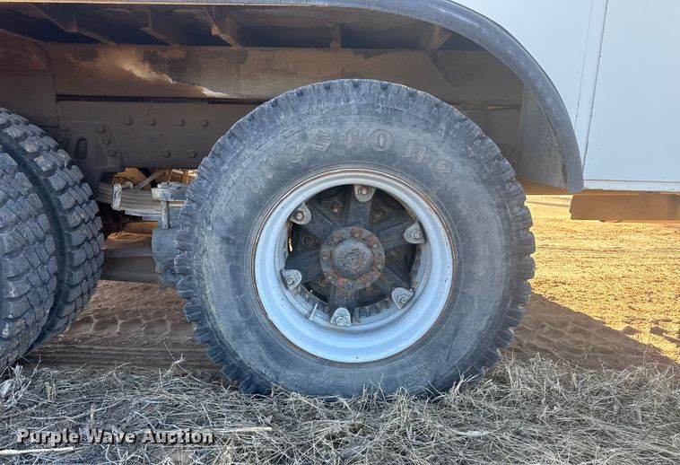 image for item EP2837 1998 International 4900 digger derrick truck