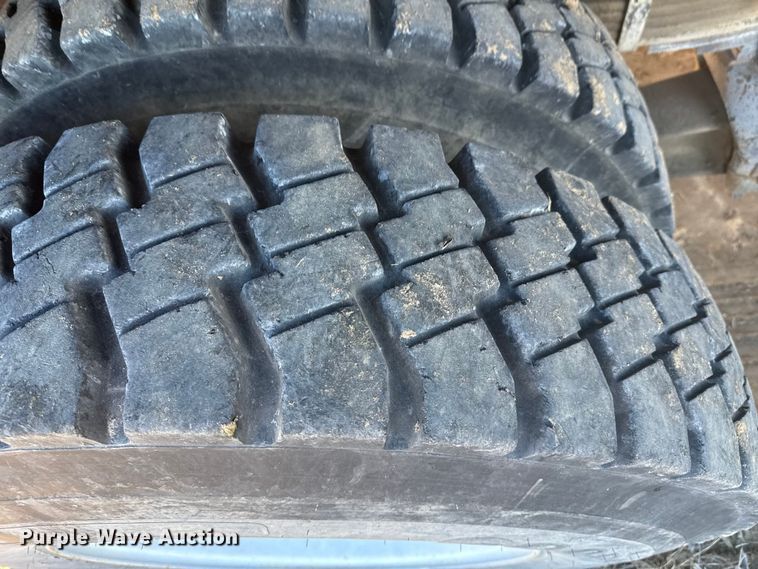 image for item EP2837 1998 International 4900 digger derrick truck