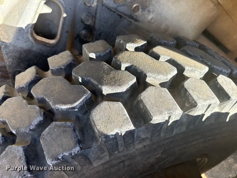 image for item EP2837 1998 International 4900 digger derrick truck