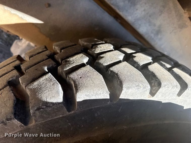 image for item EP2837 1998 International 4900 digger derrick truck