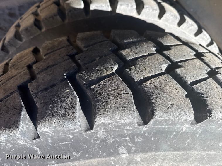 image for item EP2837 1998 International 4900 digger derrick truck