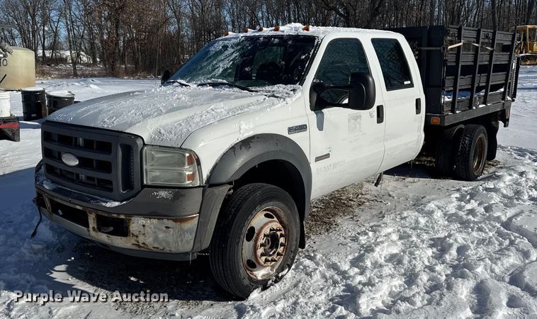 image for item ER0397 2005 Ford F450 Super Duty XL Crew Cab flatbed pickup truck