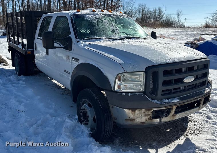 image for item ER0397 2005 Ford F450 Super Duty XL Crew Cab flatbed pickup truck