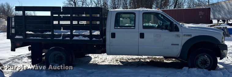 image for item ER0397 2005 Ford F450 Super Duty XL Crew Cab flatbed pickup truck