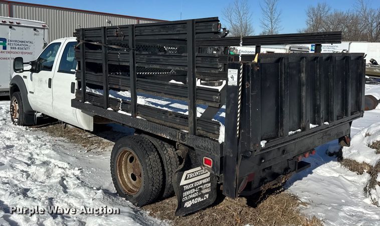 image for item ER0397 2005 Ford F450 Super Duty XL Crew Cab flatbed pickup truck