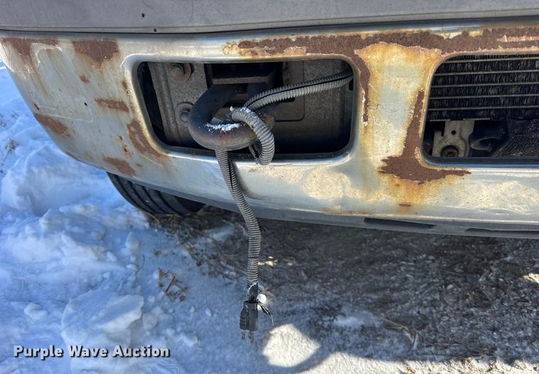 image for item ER0397 2005 Ford F450 Super Duty XL Crew Cab flatbed pickup truck