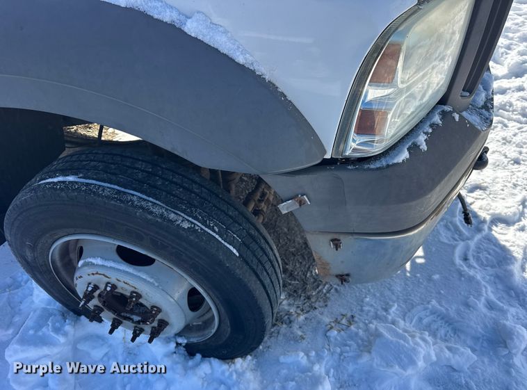 image for item ER0397 2005 Ford F450 Super Duty XL Crew Cab flatbed pickup truck