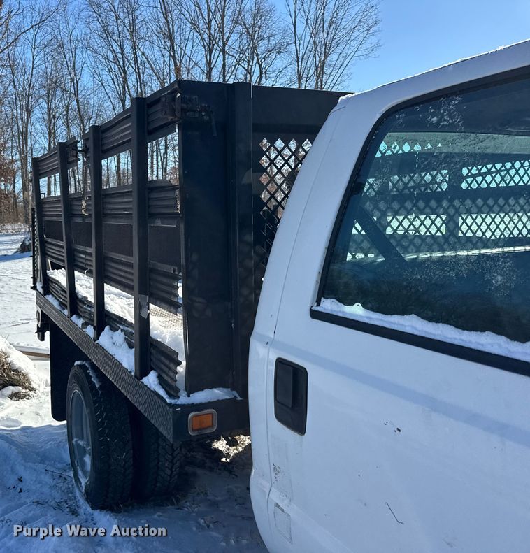 image for item ER0397 2005 Ford F450 Super Duty XL Crew Cab flatbed pickup truck