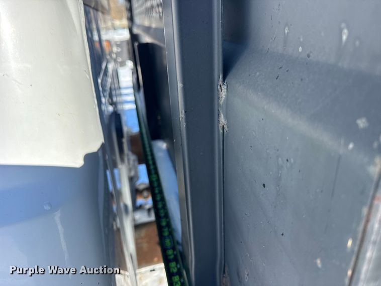 image for item ER0397 2005 Ford F450 Super Duty XL Crew Cab flatbed pickup truck