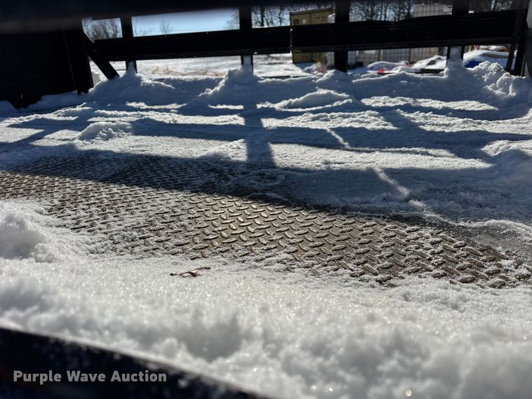 image for item ER0397 2005 Ford F450 Super Duty XL Crew Cab flatbed pickup truck