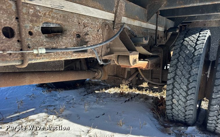 image for item ER0397 2005 Ford F450 Super Duty XL Crew Cab flatbed pickup truck