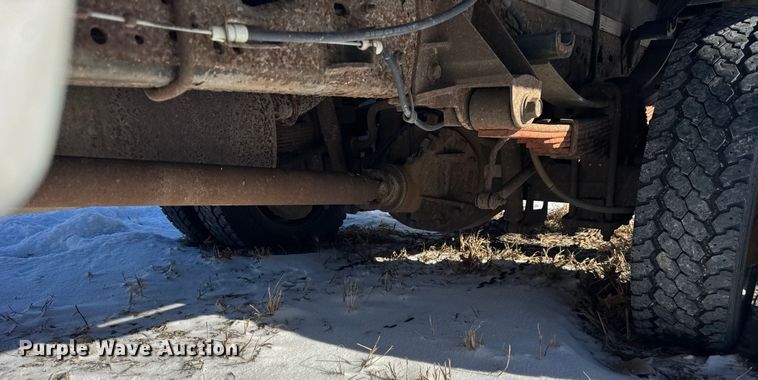 image for item ER0397 2005 Ford F450 Super Duty XL Crew Cab flatbed pickup truck