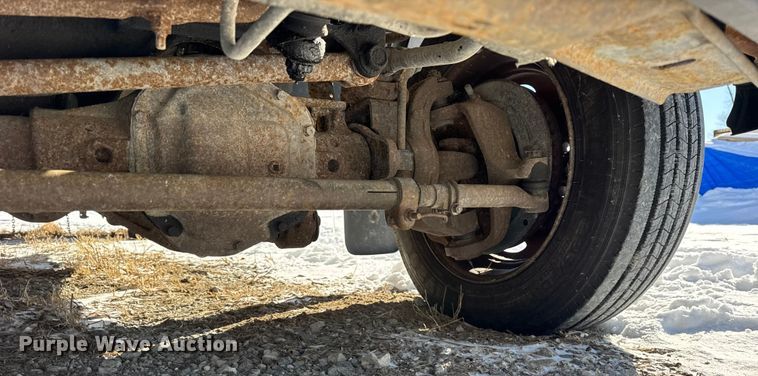 image for item ER0397 2005 Ford F450 Super Duty XL Crew Cab flatbed pickup truck