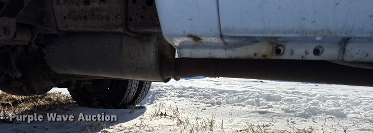 image for item ER0397 2005 Ford F450 Super Duty XL Crew Cab flatbed pickup truck