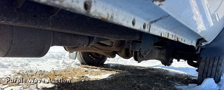 image for item ER0397 2005 Ford F450 Super Duty XL Crew Cab flatbed pickup truck