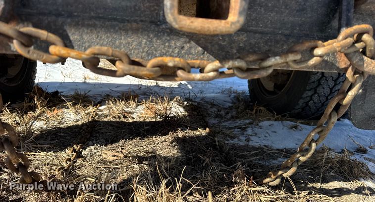 image for item ER0397 2005 Ford F450 Super Duty XL Crew Cab flatbed pickup truck