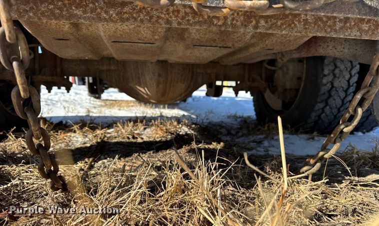 image for item ER0397 2005 Ford F450 Super Duty XL Crew Cab flatbed pickup truck