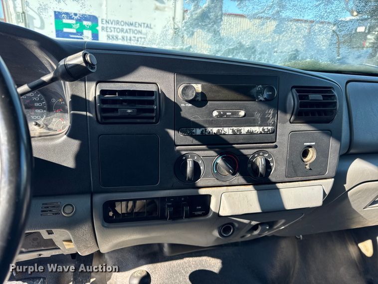 image for item ER0397 2005 Ford F450 Super Duty XL Crew Cab flatbed pickup truck