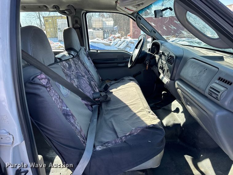 image for item ER0397 2005 Ford F450 Super Duty XL Crew Cab flatbed pickup truck