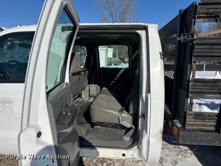 image for item ER0397 2005 Ford F450 Super Duty XL Crew Cab flatbed pickup truck