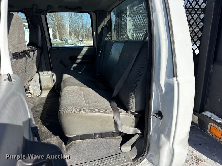 image for item ER0397 2005 Ford F450 Super Duty XL Crew Cab flatbed pickup truck