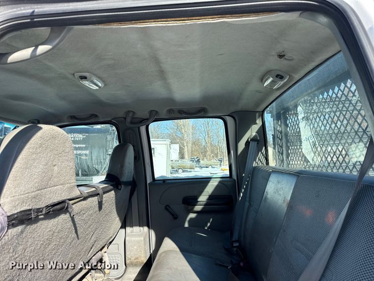 image for item ER0397 2005 Ford F450 Super Duty XL Crew Cab flatbed pickup truck