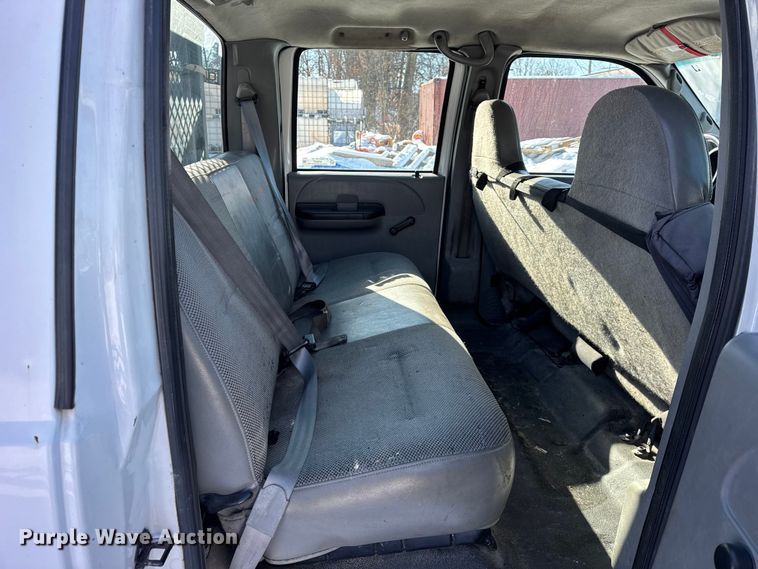 image for item ER0397 2005 Ford F450 Super Duty XL Crew Cab flatbed pickup truck