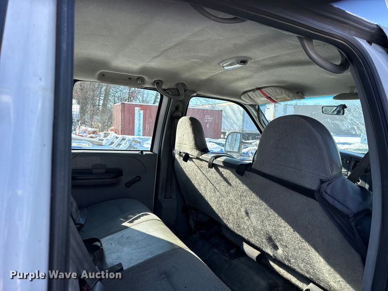 image for item ER0397 2005 Ford F450 Super Duty XL Crew Cab flatbed pickup truck