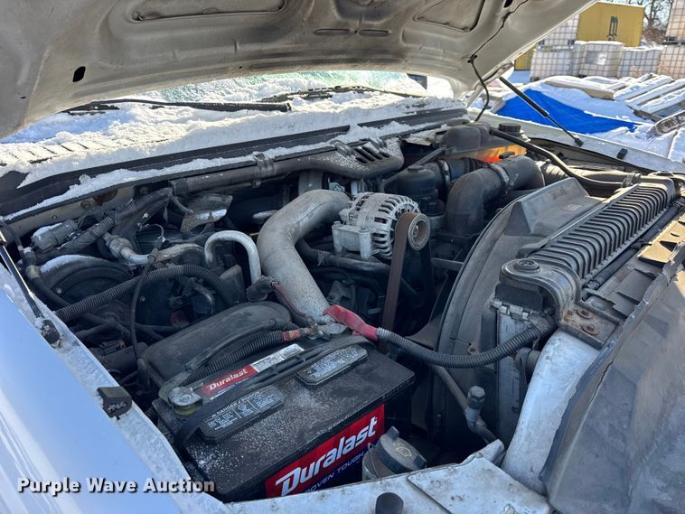 image for item ER0397 2005 Ford F450 Super Duty XL Crew Cab flatbed pickup truck