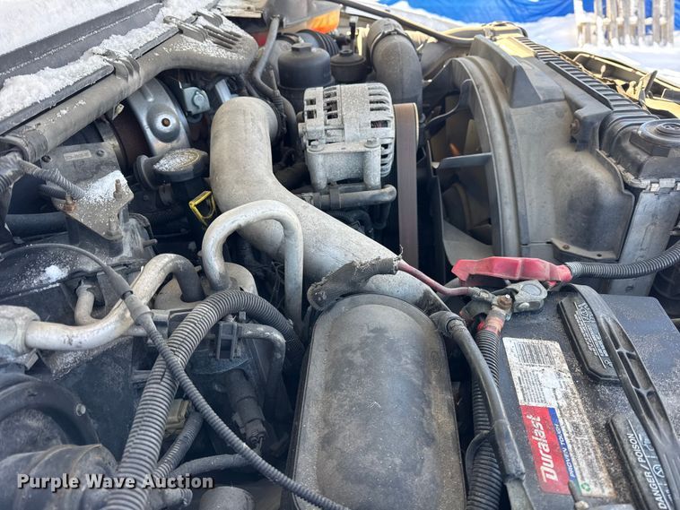 image for item ER0397 2005 Ford F450 Super Duty XL Crew Cab flatbed pickup truck