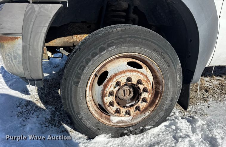 image for item ER0397 2005 Ford F450 Super Duty XL Crew Cab flatbed pickup truck