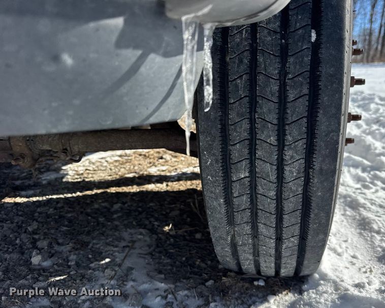 image for item ER0397 2005 Ford F450 Super Duty XL Crew Cab flatbed pickup truck