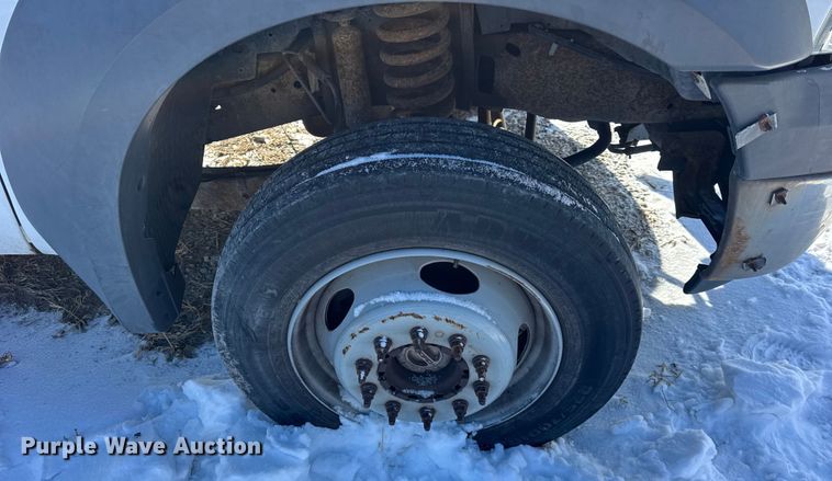 image for item ER0397 2005 Ford F450 Super Duty XL Crew Cab flatbed pickup truck