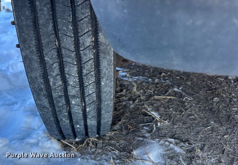 image for item ER0397 2005 Ford F450 Super Duty XL Crew Cab flatbed pickup truck