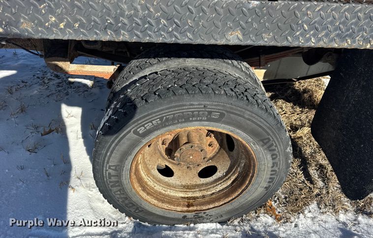 image for item ER0397 2005 Ford F450 Super Duty XL Crew Cab flatbed pickup truck